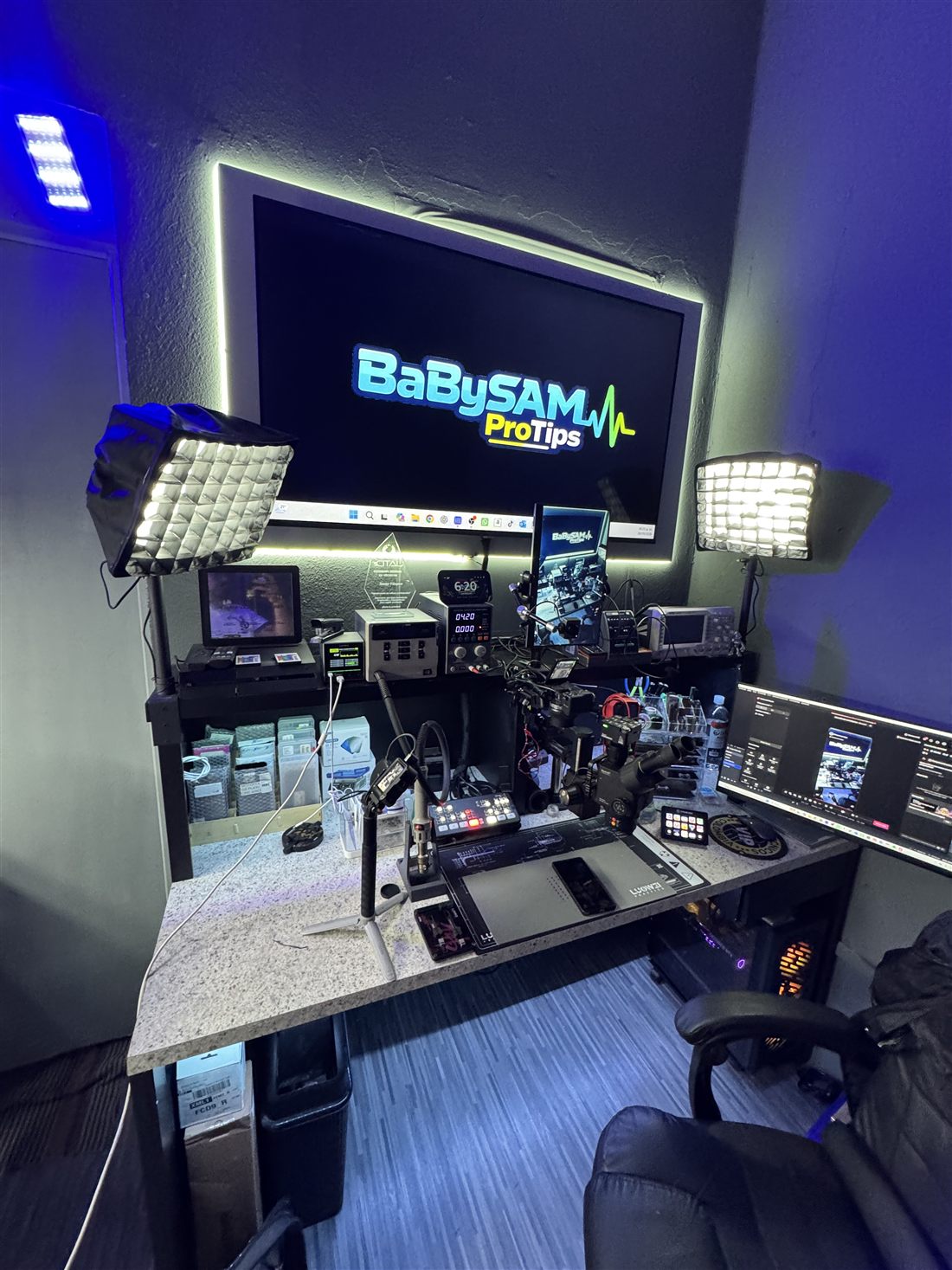 Mesa de trabajo de BabySam ProTips con microscopio y estación de soldadura
